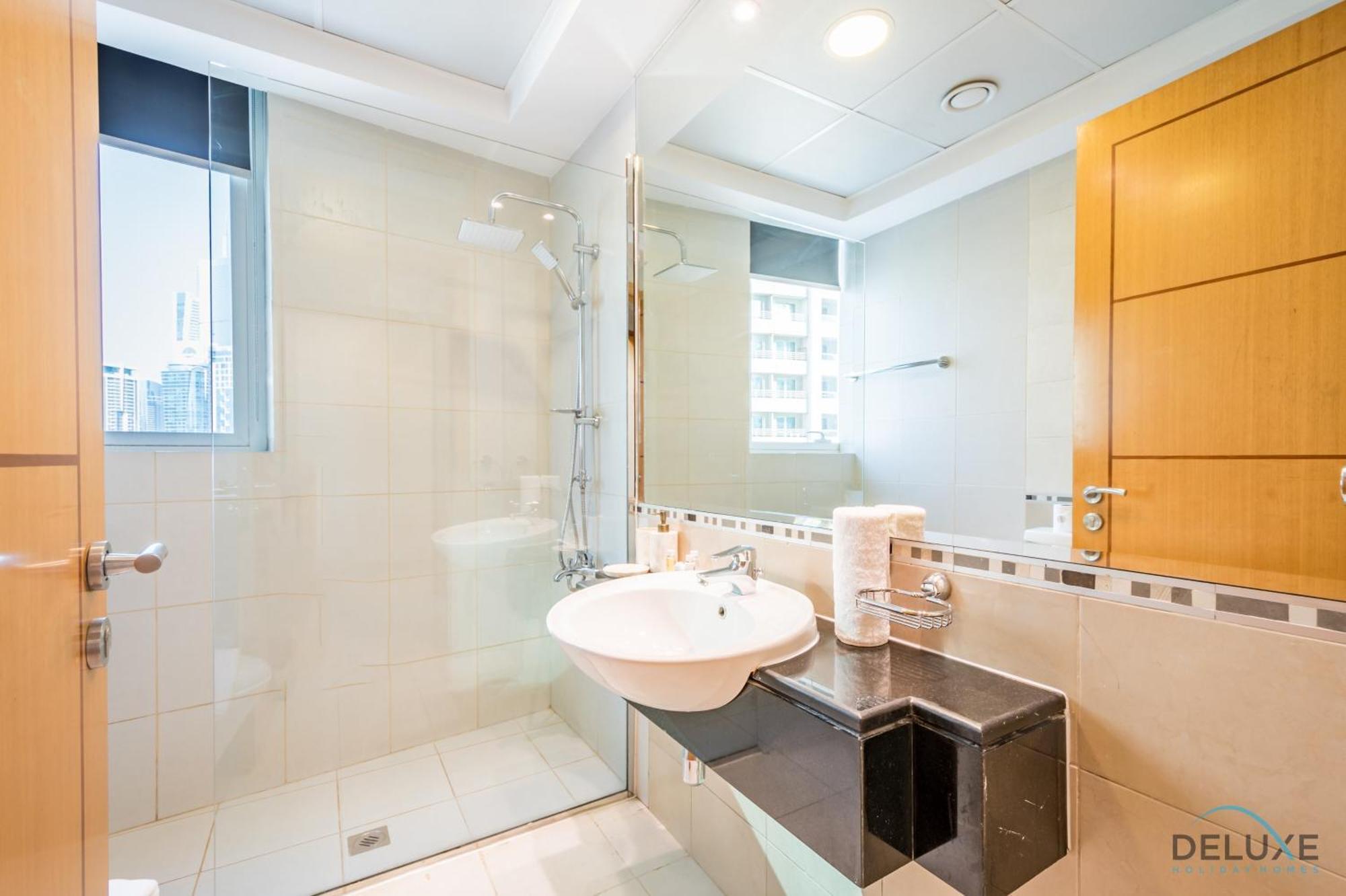 Massive 2br In Waterfront, Marina By Deluxe Homes *