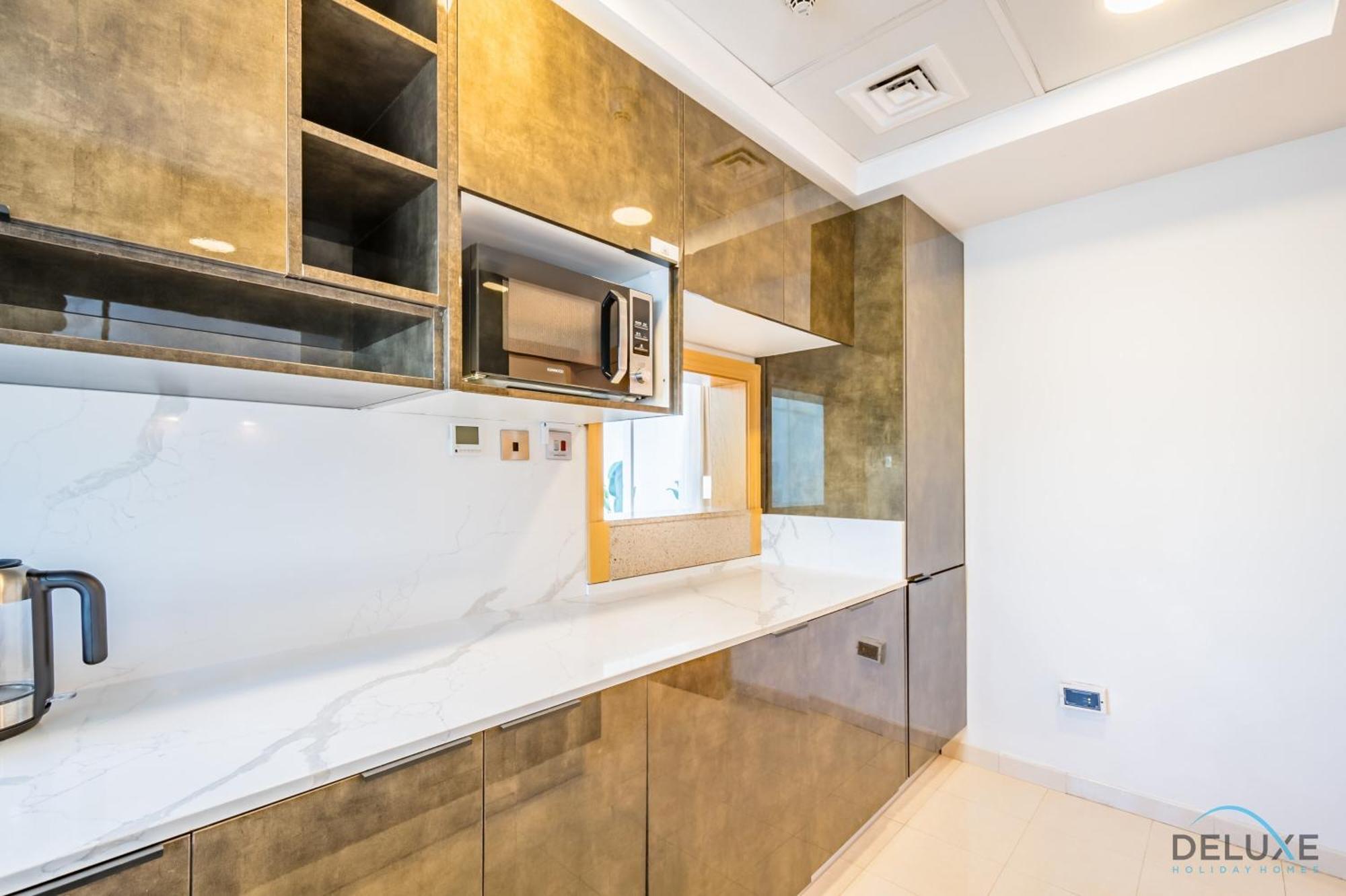 Massive 2br In Waterfront, Marina By Deluxe Homes